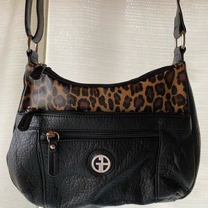 Gianni Bini shoulder bag, black with leopard print.
